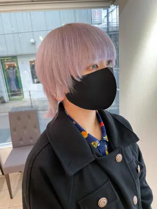 ミディアム カラー 秋葉原オタク向け美容室OFF-KAi!!所属・渡部凌我 小顔ウルフ ハイトーンカラーのヘアスタイル