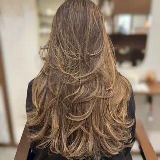 ロング 坂本 璃里杏のヘアスタイル