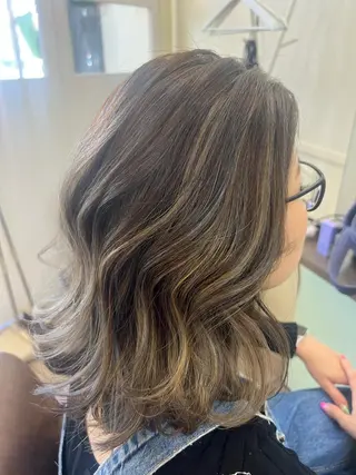 ミディアム カラー 鶴見 和美のヘアスタイル