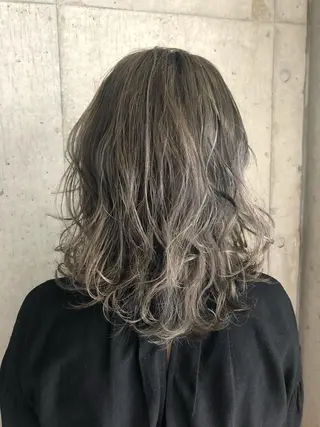 セミロング カラー ZOA classic hair所属・東 みのりのヘアスタイル