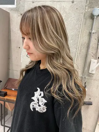 ロング 🫧ハイライトカラー 🫧 𝓜𝓘𝓤のヘアスタイル