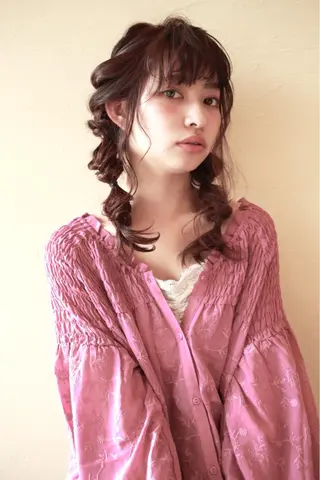 セミロング ヘアアレンジ neolive emのヘアスタイル