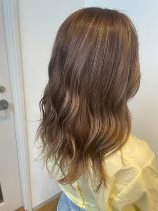 セミロング カラー パーマ ヘアアレンジ ハイトーンカラー🤍 山下 優華のヘアスタイル