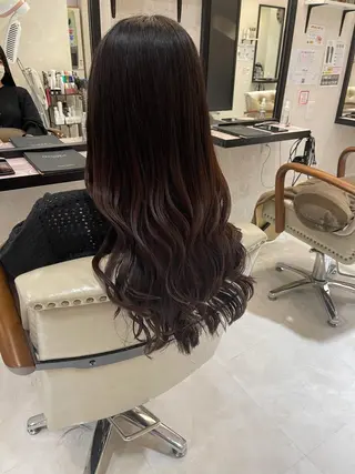 ロング 濱田輝レイヤー 韓国風 ハイトーンのヘアスタイル