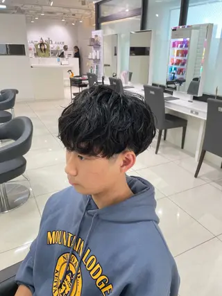 ショート パーマ メンズ フェザーパーマ職人 🪶ryosukeのヘアスタイル