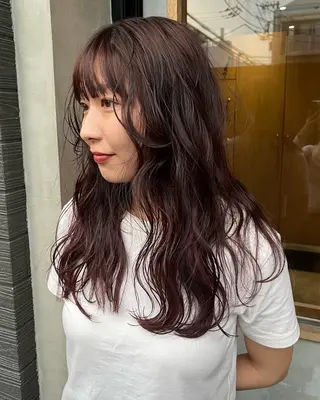 ロング YUI／レイヤー カット/透明感カラーのヘアスタイル