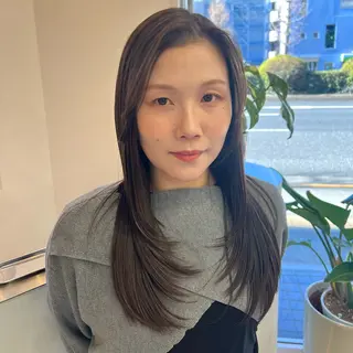 ロング カラー 小森聖奈 韓国風レイヤーカットのヘアスタイル