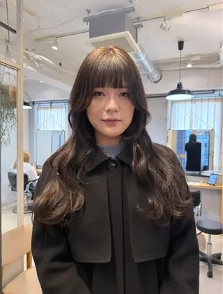 ロング カラー ミルクティー× グレージュMOMOのヘアスタイル