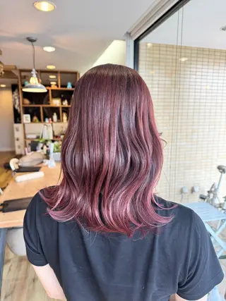 セミロング カラー ツキダテ ユイのヘアスタイル