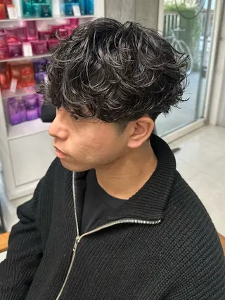 ミディアム パーマ メンズ メンズ似合わせ🪞 リピート率No.1のヘアスタイル