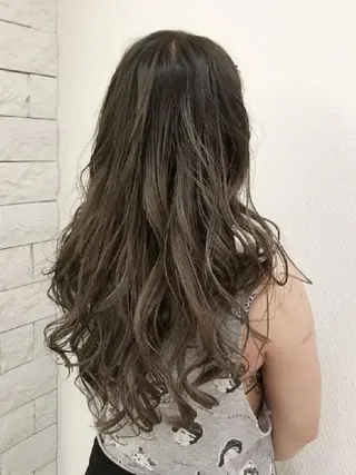 ロング カラー ヘアアレンジ Le Lien カジのヘアスタイル