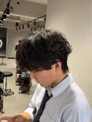 ショート カラー パーマ メンズ 【シャドウパーマ センターパート】義心のヘアスタイル