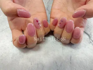 ネイル ネイルリボン 受付スタッフのネイルデザイン