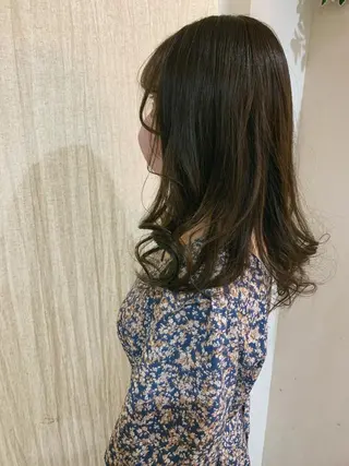 セミロング 佐藤 美咲のヘアスタイル