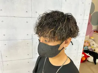 ミディアム パーマ メンズ 韓国風メンズ/毛流れ ヘアなら須田龍世のヘアスタイル