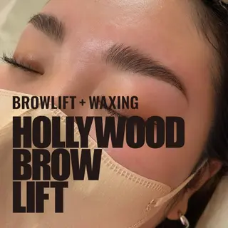 アイブロウ beautyroom Naturaのネイルデザイン