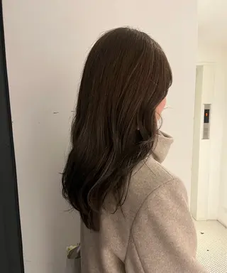 セミロング あやか/ベージュ /透け感カラーのヘアスタイル