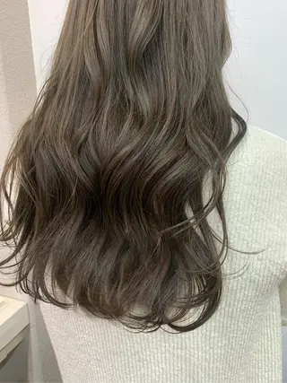 ロング カラー うえの ももねのヘアスタイル