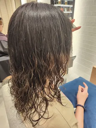 パーマ セミロング 💜艶髪カラー💜 🎶富川美希🎶のヘアスタイル