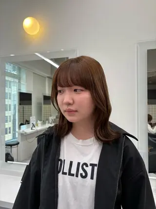 カラー ベージュ／ブラウン/ ナチュラルレイヤーのヘアスタイル