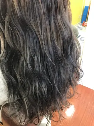 セミロング ヨシダ トオルのヘアスタイル