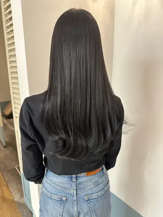 ロング カラー 安丸 結夏のヘアスタイル