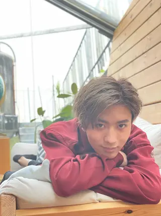 ショート メンズ ハイトーン募集中 💜✝️荒川優輝のヘアスタイル