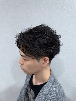 ミディアム パーマ ヘアアレンジ メンズ Gray by NYNYのヘアスタイル