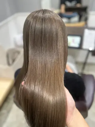 ミディアム miloc MOMOKAのヘアスタイル