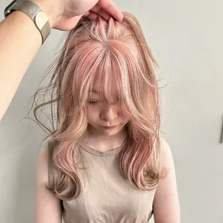 セミロング カラー ウルフとハイトーン みっちー✂️のヘアスタイル