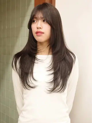 ロング (𝐡)𝐰𝐢𝐦 𝐲𝐮𝐧𝐚のヘアスタイル