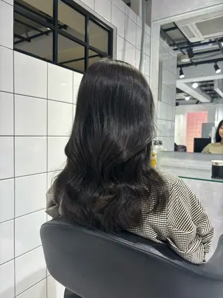 セミロング カラー 表参道♡暗髪^ྀི 艶カラー♡アユミのヘアスタイル