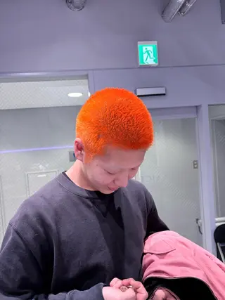 ショート カラー メンズ 菜々🫧新宿 透明感ケアブリーチのヘアスタイル