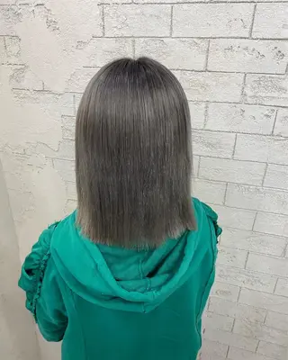 ミディアム カラー ホワイト/店長/カラ ー講師/錦糸町/岩崎のヘアスタイル