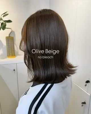 ミディアム カラー 透け感ハイトーン🤍 ベージュ/たくとのヘアスタイル