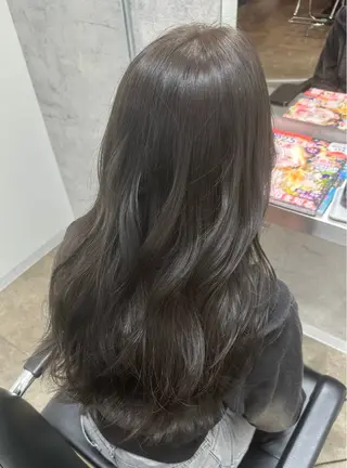 ロング カラー Moe by aria所属・飯田 冴のヘアスタイル