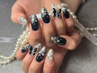 ミディアム ONIKA Nail 青山通り店所属・ONIKA Nail 表参道A4徒歩2分のネイルデザイン