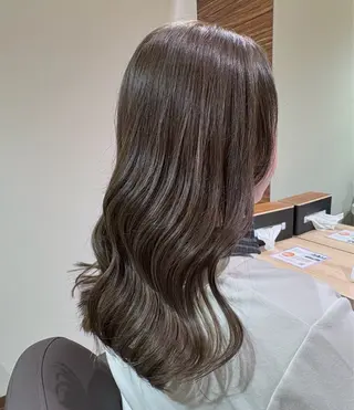 ロング カラー 飯塚 優希のヘアスタイル