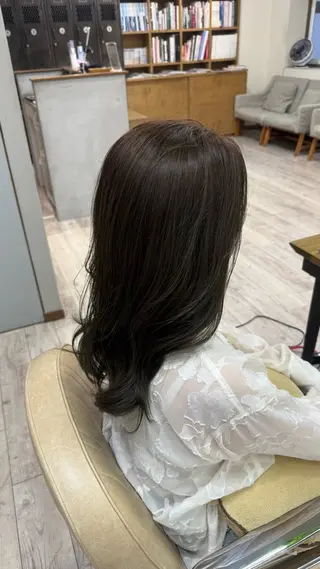 ミディアム カラー 清水 花菜のヘアスタイル