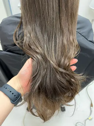 ロング カラー 芝田 明友香のヘアスタイル