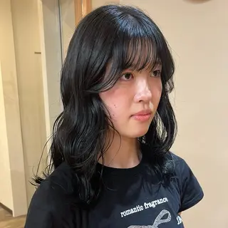 セミロング Wカラー🐾 ハルナのヘアスタイル