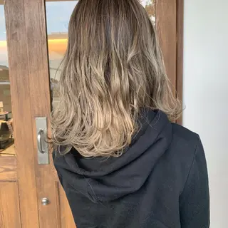 セミロング カラー 吉原 由菜のヘアスタイル