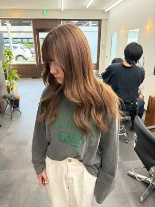 ロング カラー enn.bleach by t.a.g所属・碇山 楓己のヘアスタイル