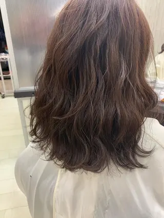 セミロング カラー ウスイ ハルカのヘアスタイル