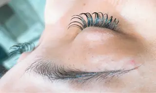 マツエク・マツパ TotalBeautysalonCURE所属・CURE 朱梨のネイルデザイン