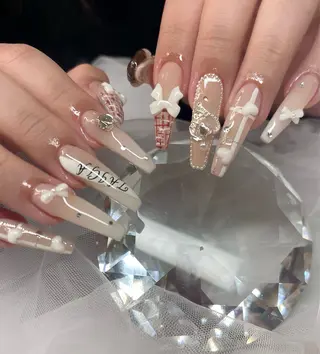 ネイル Emma Jewel所属・Emma Jewel🏛️♡のネイルデザイン