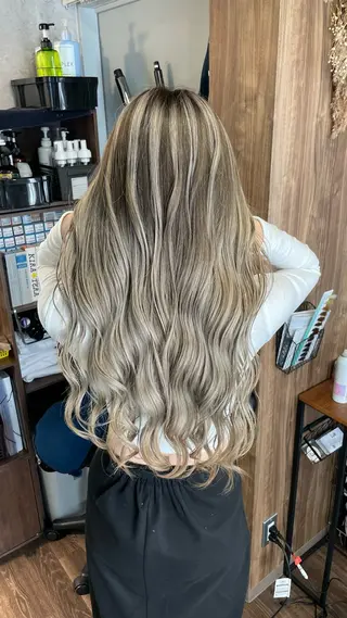ロング カラー Lull (シェアサロンReco VIProom)所属・Lull1人美容室 バレイヤージュのヘアスタイル