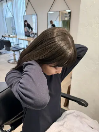 ミディアム カラー ミルクティー× グレージュMOMOのヘアスタイル