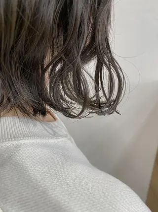ミディアム カラー ヘアアレンジ 暗髪カラー🫐パーマ おくだりんかのヘアスタイル