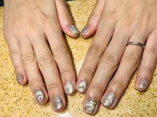 ネイル 大崎 奈々のネイルデザイン